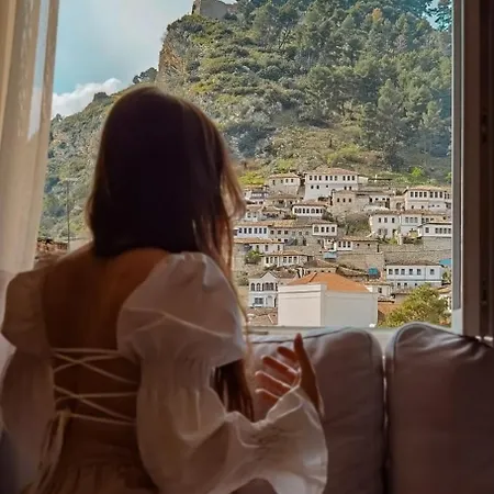 Joni & Joy Center * Berat