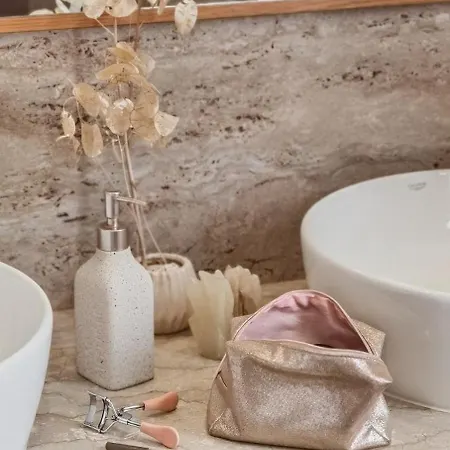 Joni & Joy Center Berat