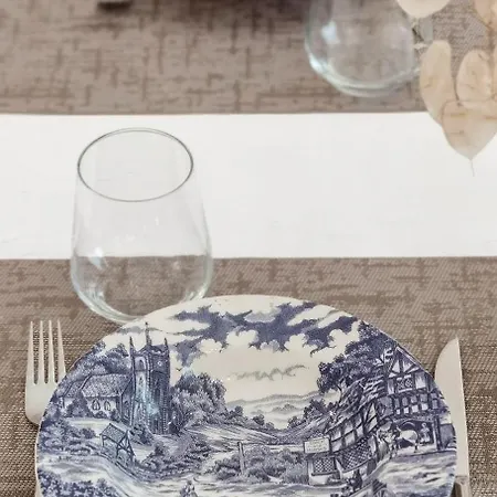 Joni & Joy Center Apartment