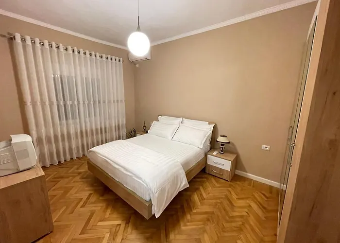 Joni & Joy Center Berat