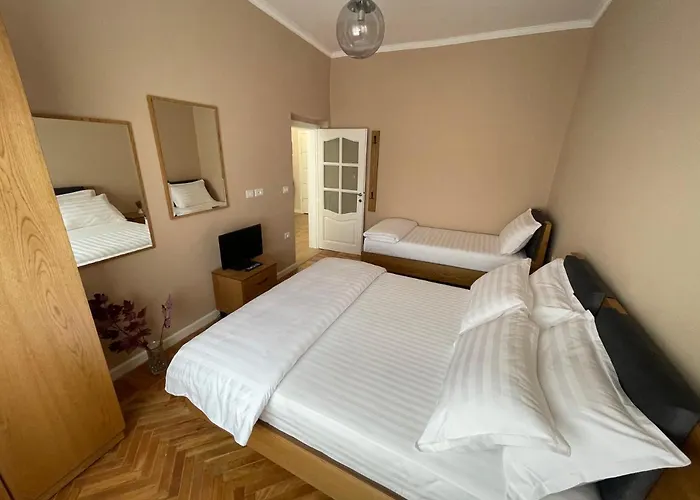 Joni & Joy Center شقة