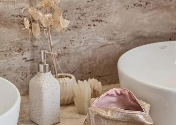 Joni & Joy Center بيرات