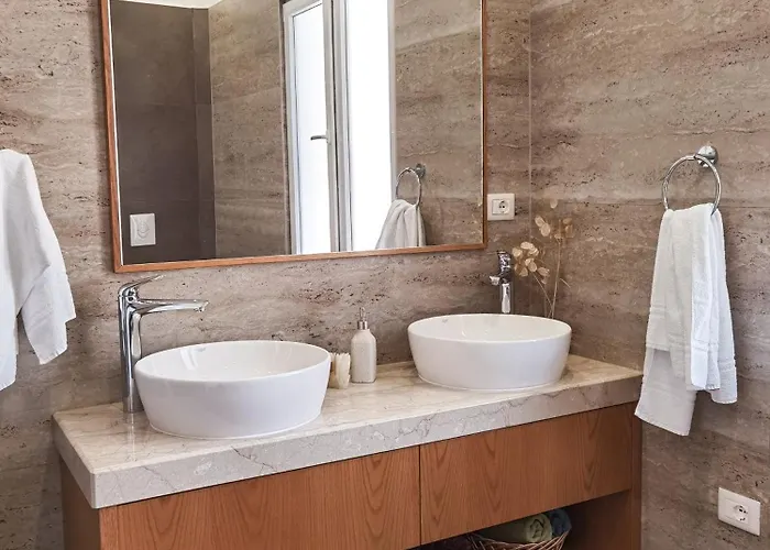 Joni & Joy Center * Berat